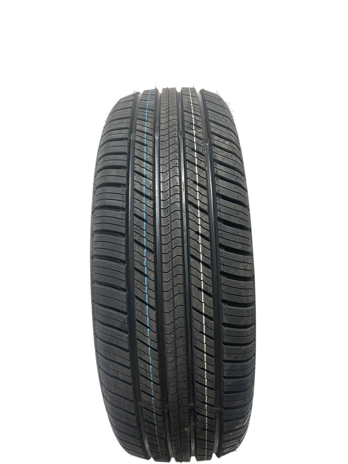 岸225／60R18 Pneu 225/60R18 Magnum Precisione SUV 100H | QuePneus